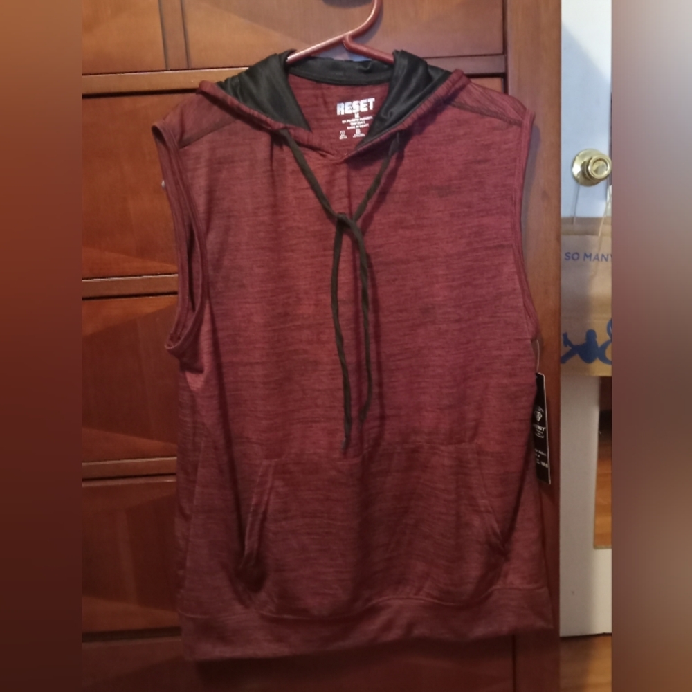 Men's NWT sleeveless top Reset brand